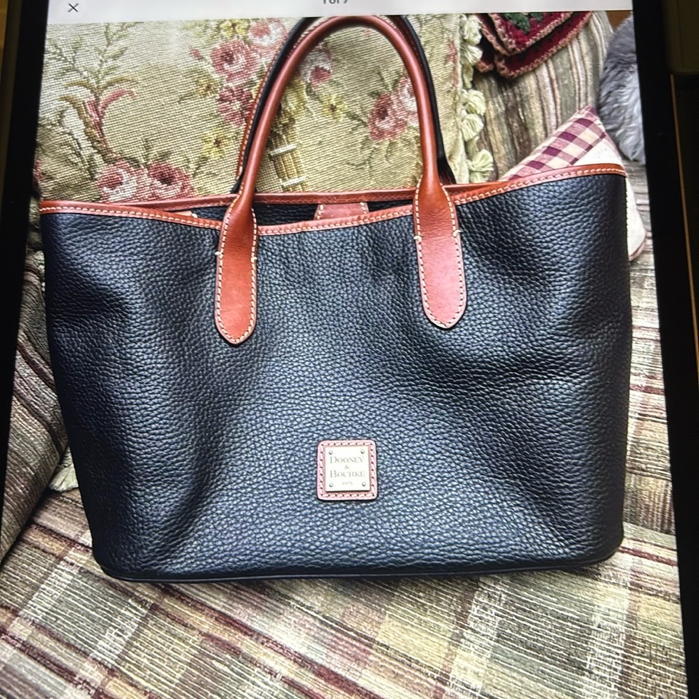 Dooney bourke handbag classic